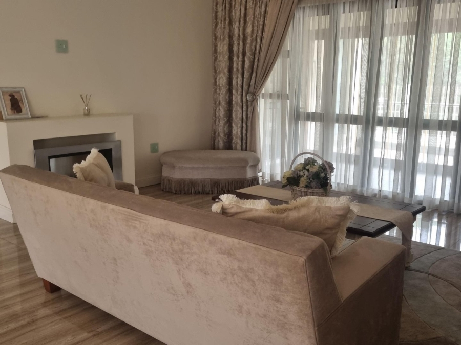 To Let 8 Bedroom Property for Rent in Xanadu North West